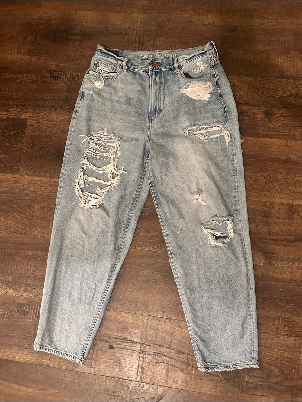 American Eagle Outfitters Light Wash Distressed High-Rise Mom Jeans size 10